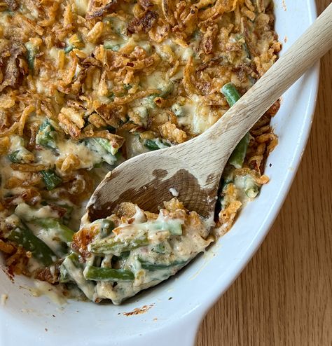 https://www.provecho.bio/@yessidothecookingg/creamy-green-bean-casserole Cheddar Green Bean Casserole, Fresh Green Bean Casserole, Cheesy Green Beans, Green Bean Casserole Campbells, Creamy Green Beans, Cheesy Green Bean Casserole, Green Bean Casserole Recipe, Classic Green Bean Casserole, Greenbean Casserole Recipe