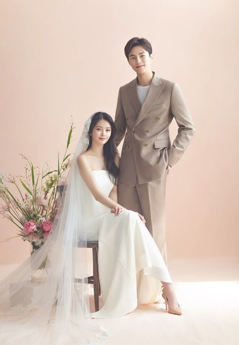 KOREAN WEDDING A-009 ANDYOO STUDIO : korea wedding pledge Wedding Korea, Korean Wedding Dress, Korean Wedding Photography, Pre Wedding Photoshoot Outfit, Wedding Photo Studio, Family Wedding Photos, Foto Wedding, Funny Wedding Photos, Wedding Photoshoot Poses