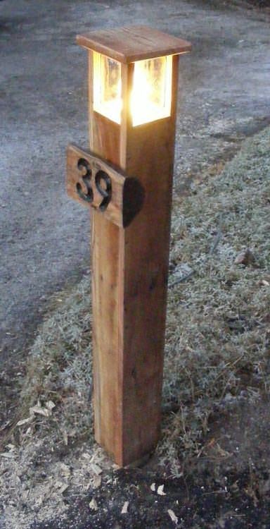 #Bollard, #Garden, #PalletLamp, #RecyclingWoodPallets My "how-to-make" a bollard or post style lamp for the garden using 4 recycled pallet planks and an old glass "mason" style jar. Driveway Lighting, Diy Lampe, Homemade Tables, Garden Lamp, Reclaimed Wood Projects, Recycled Pallet, Pallet Creations, Pallet Crafts, Diy Holz