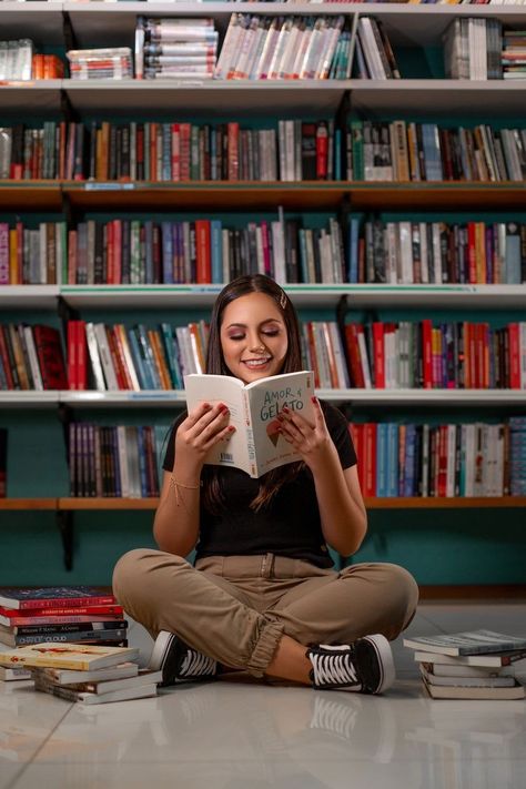 Library Photo Shoot, Fashion Brenda, Dress With Turtleneck, Student Photo, Bookstagram Inspiration, Plus Dress, Study Motivation Video, Girl Reading, Instagram Creative