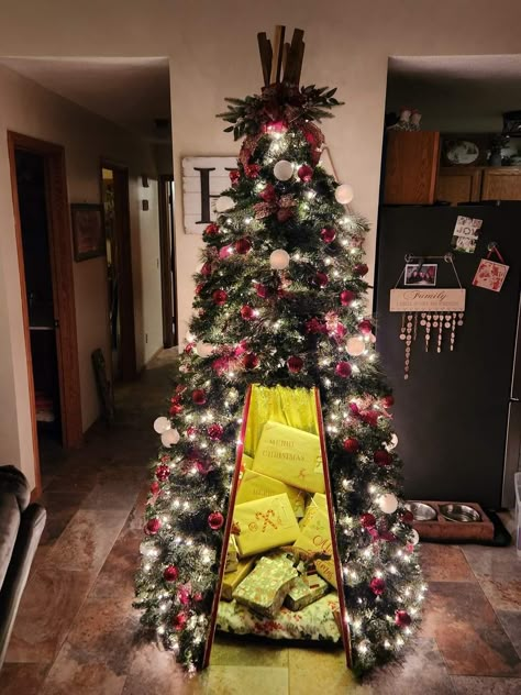 Diy Christmas Tree Tent, Tipi Christmas Tree, Tee Pee Christmas Tree, Christmas Tree Fort, Mom Humor Quotes, Tent Christmas Tree, Teepee Christmas Tree, Christmas Tree Tent, Christmas Tree Teepee