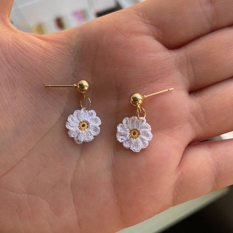 These micro crochet daisy earrings are each handmade to order and are the perfect accessory to any outfit.  Crafted from 100% cotton yarn, these earrings are made with white and yellow thread. The earrings posts are either gold plated or 304 stainless steel and both are nickel free and lead free (The silver earring posts are slightly smaller than the gold posts). Please allow 3-4 days for the earrings to be dispatched.  Note: do not get these earrings wet or wear them in the shower *Kindly be aw Micro Crochet Earrings, Crochet Daisy Flower, Contemporary Handmade Jewelry, Crochet Necklace Pattern, Micro Crochet, Jewelry Making Classes, Crochet Jewelry Patterns, Crochet Earrings Pattern, Crochet Daisy