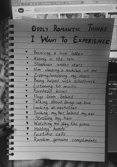 Romantic Nostalgia Aesthetic, Romantic Athestic, How To Become Romantic, Romance Things I Want To Experience, Future Life With Boyfriend, Romantic Stuff Ideas, Cute Romantic Gestures, Hopeless Romantic Playlist Cover, Setting The Mood For Romance Ideas