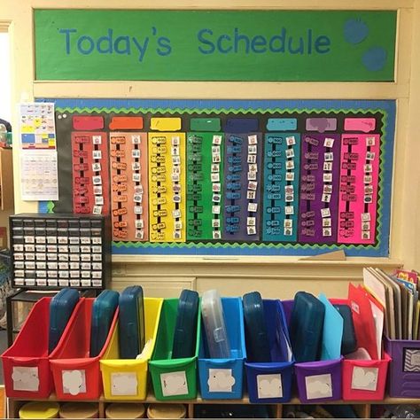 Color-coded visual schedules give me life!!! 😍📸: @adventuresin101 Special Needs Visual Schedule, Color Coding Classroom, Sped Visual Schedule, Asd Classroom Setup, Visual Schedules Special Education, Color Coded Classroom, Sen Classroom, Special Education Schedule, Special Education Visual Schedule