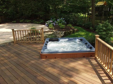 Built In Hot Tub, Mahogany Deck, Whirlpool Deck, Solar Pool Heater Diy, Hot Tub Landscaping, Hot Tub Patio, Hot Tub Designs, Laying Decking, Hot Tub Deck