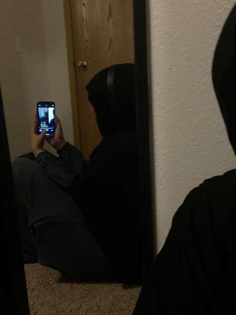 Hijabi No Face Photo Ideas, Selfie No Face Ideas, Hijabi Pfp No Face, Fake Pfp No Face, No Face Photo Ideas Hijab, Hijab No Face, No Face Pic Ideas, Hijab Mirror Selfie, Snap Streak Ideas Easy