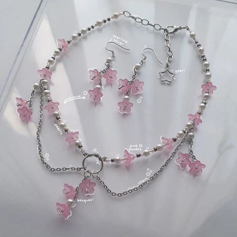 Wednesday Wardrobe, Intertwined Necklace, Pink Flower Necklace, Earrings Matching, Diy Jewelry Rings, Kawaii Jewelry, Jewelry Accessories Ideas, Necklace And Earrings Set, Beaded Keychains