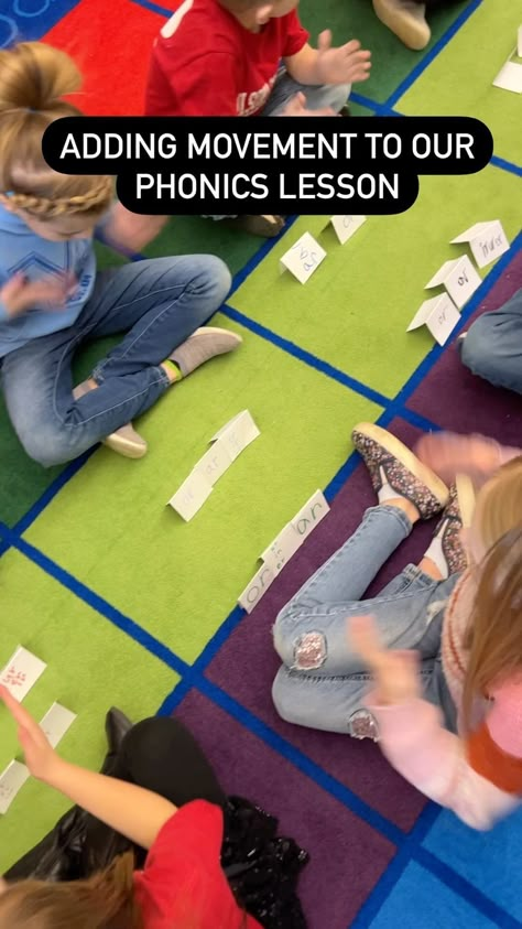 👏This was such a fun and easy way to add movement and practice the bossy r sounds. You can do this for so many skills! Can’t wait to add a … | Instagram Literacy Fun Activities, Word Chains First Grade, Science Of Reading Phonics Activities, Phonics Movement Activities, Reading Intervention Games, 1st Grade Reading Games, Fun Reading Activities For 1st Grade, Teaching Ideas For Elementary, Boom Clap Snatch Game