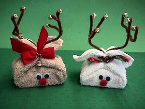 Bar of soap tied up with #bathcloth.  #holidaycraft #reindeer #craft Washcloth Crafts, Cruise Gifts, Reindeer Craft, Folding Origami, Navidad Diy, Noel Christmas, Christmas In July, Disney Cruise, Xmas Crafts