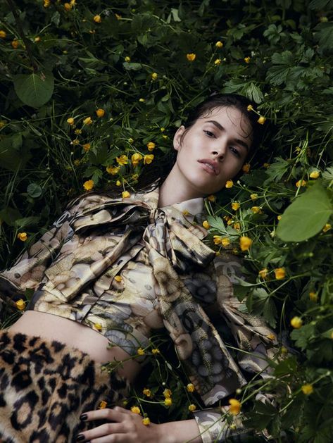 Vanessa Moody Wanders Into 'Wild Garden' By Camilla Akrans For Vogue China August 2016 — Anne of Carversville Moody Poses, Jungle Editorial, Passage Ideas, Camilla Akrans, Vanessa Moody, Forest Fashion, Editorial Vogue, China Image, Mode Editorials