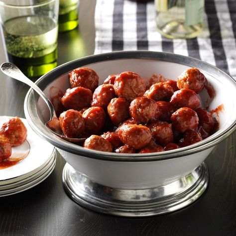 Cranberry Meatballs Meatballs With Cranberry Sauce, Meatballs Recipes, Cranberry Meatballs, Jellied Cranberry Sauce, Christmas Buffet, Appetizer Meatballs, Appetizers Recipes, Holiday Snacks, Meatballs Recipe