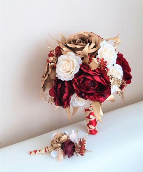 Gold White Bouquet, Sustainable Bouquet, Burgandy And Gold Wedding, Wedding Sustainable, Marsala And Gold Wedding, Bouquet Sizes, Gold And Burgundy Wedding, Leaves Bouquet, Different Leaves