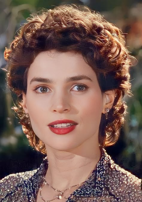 Julia Ormond Sabrina, Julia Ormond Hair, Julia Ormond, New Hair Look, Natural Curly Hair Cuts, Short Curly Haircuts, Super Short Hair, Curly Hair Cuts, Short Curly Hair