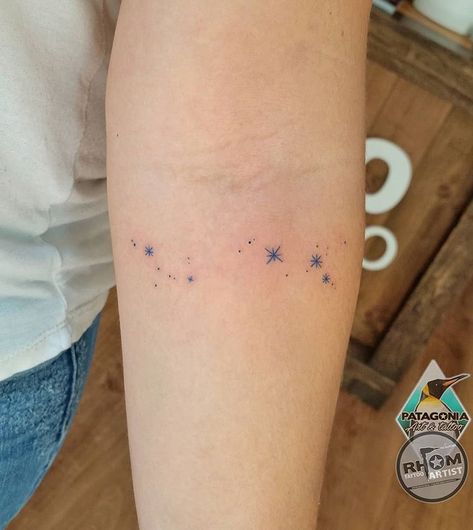 Blue Sparkle Tattoo, Sparkle Tattoo Color, Star Dust Tattoo, Sparkle Star Tattoo, Sparkle Tattoos, Tattoo Stars, Sparkle Tattoo, Tan Tattoo, M Tattoos