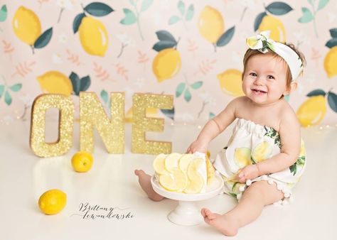 Lemon Smash Lemon First Birthday Photos, Lemon Cake Smash Photos, Lemon Smash Cake, Lemon Themed Party, Cake Smash Theme, Pink Lemonade Party, 1st Birthday Pictures, 1st Birthday Photoshoot, Baby Birthday Party Girl