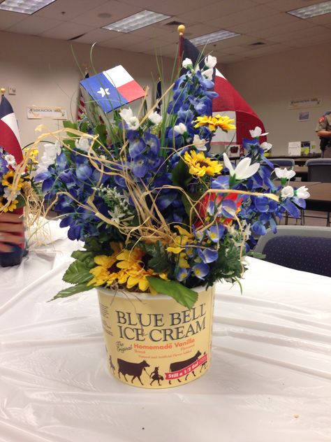 Perfect center piece for any Texas occasion!! Bluebonnet Centerpiece, Texas Centerpieces, Texas Party Decorations, Texas Aesthetic, Texas Party, Texas Chic, 4h Ideas, Texas Theme, Happy Birthday America