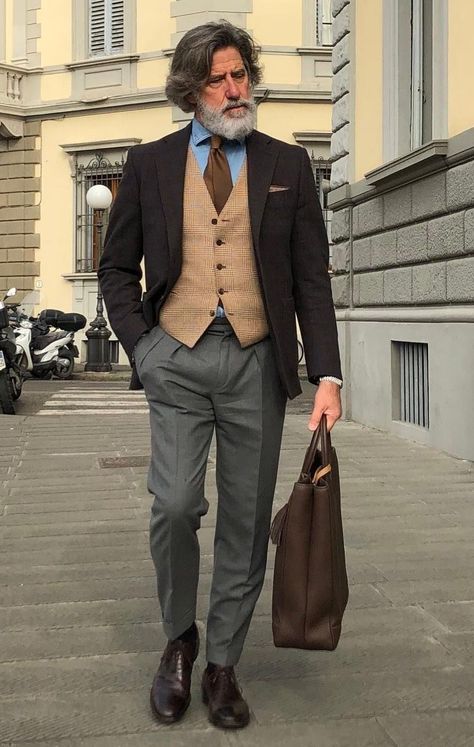 You may have already noted that many men's business outfits do not even need a jacket. Only trousers and shirts are enough. And lokking at this approach, the shirt is the most important detail here. It sets the tone, shapes the style and creates the whole image of successful man. You can choose the color, cut and even prints, and the whole image always changes, following only one piece. Men Style Outfits, Old Man Outfit, Casual Sport Coats, Dapper Fashion, Older Mens Fashion, Shield Of Faith, Mens Fashion Classic, Dapper Style, Suit Style