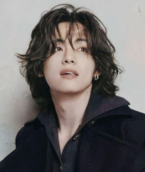 Korean Hair Men Long, Kpop Male Hairstyles Long, Hair Styles For Men With Long Hair Medium Lengths, Masculine Ponytail Hairstyles, Men Haircut Shoulder Length, Male Hairstyles Ponytail, Eran Yager Haircut, Korean Male Haircut Long, Medium Length Male Hair