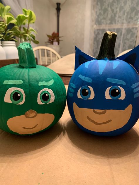 Painted PJ Masks Pumpkins for Halloween! Superhero Pumpkin Painting, Character Painted Pumpkins, Pumpkin Painting Characters, Duo Pumpkin Painting Ideas, Sonic Pumpkin Painting, Pumpkin Painting Disney, Toddler Pumpkin Painting, Gecko Pj Masks, Pumpkin Painting Funny