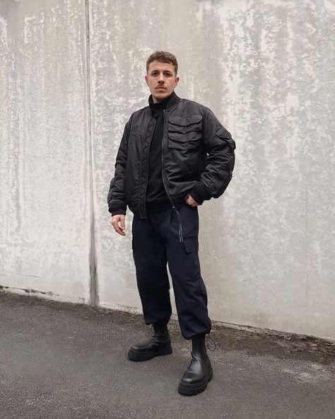 Rave Outfits Men Winter, Berlin Clubbing Outfit Men, Berlin Rave Outfit Men, Techno Man Outfit, Winter Techno Outfit, Berlin Club Outfit Men, Berghain Outfit Man, Techno Rave Outfit Men, Berlin Club Outfit