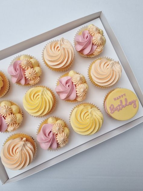 Cupcake Icing Designs, Crazy Birthday Cakes, Lollipop Cake, Yellow Cupcakes, Cupcake Decorating Tips, Pastel Cupcakes, Elegant Birthday Cakes, Buttercream Cupcakes, Cake Supplies