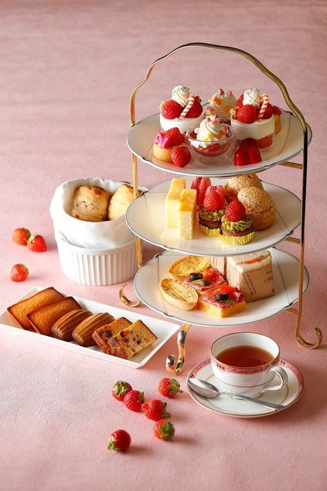 Coffee, breakfast and more Tea Party Desserts, English Tea Party, Afternoon Tea Recipes, Afternoon Tea Set, Coffee Party, High Tea Party, Tea Party Food, Food Drink Photography, Delicacy Food