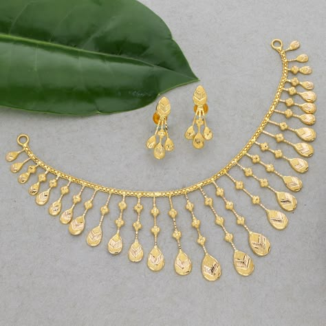 Elevate your everyday style with our Lightweight Gold Jewellery Collection, crafted with unique designs and extraordinary attention to detail. Shop our collection today exclusively at Pothys Swarna Mahal, Chennai, Nellai, and Thiruvananthapuram. #PothysSwarnaMahal #everydayjewelry #lightweightgoldjewellery #gold #antiquecollection #designerjewellery #bridaljewellery #bridesofindia #weddingjewellery #goldjewellery #jewelrytrends #uniquejewelrydesign #chennai #nellai #thiruvananthapuram Gold Earrings For Bride, Lightweight Gold Jewellery, 10 Gram Gold Necklace Design, Lightweight Gold Necklace, Pure Gold Necklace, Ram Temple, Gold Jewellery Collection, Simple Bridal Jewelry, Small Earrings Gold