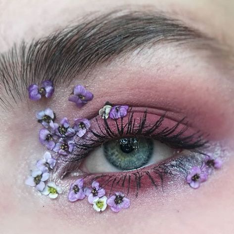 Peachy Lip, Mermaid Eyes, Fairy Garden Ideas, Flower Makeup, Magical Makeup, Ethereal Makeup, Eye Makeup Designs, Flower Gardening, Edgy Makeup