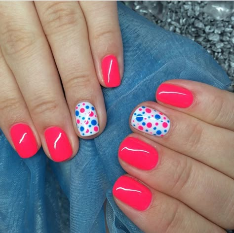 Sns Summer Nails 2023, Summer Gel Nails Ideas Short Pink, Dotted Nails Designs, Short Dip Nail Designs, Dip Powder Nails Ideas Summer, Summer Dipped Nails Ideas, Cute Summer Dip Nails, Simple Dip Nail Designs, Summer Fingernails