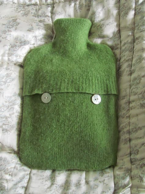 Diy Jumper, Hot Water Bottle Cover, Water Bottle Covers, Old Sweater, A Present, Cashmere Jumper, Hot Water Bottle, Wool Crafts, Bottle Cover