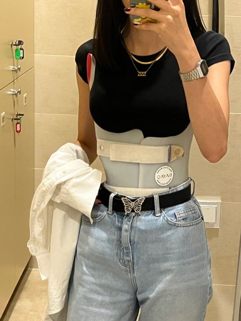 Back Brace Scoliose, Scoliose Brace Outfits, Back Brace Outfits, Zara Aesthetic, Orthopedic Brace, Modern Corset, Corset Outfits, Back Brace, Basic Skin Care