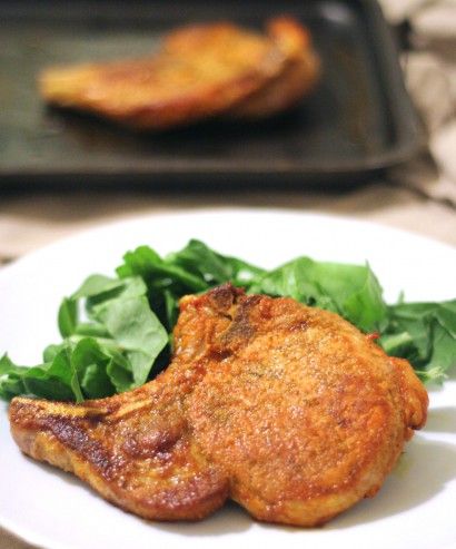 This authentic Puerto Rican pork chop recipe provides you the perfect way to cook a juicy and flavorful pork chop. Dinner has never been juicier! Carribean Life, Puerto Rican Pork Chops, Puerto Rican Pork, Islander Food, Spanish Meals, Hispanic Recipes, Recetas Puertorriqueñas, Pork Chop Recipe, Boricua Recipes