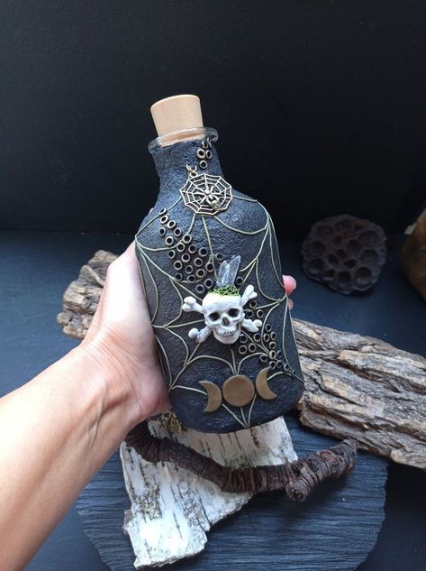 Spooky Bottles, Gothic Altar, Witchcraft Rituals, Skull Bottle, Herbs Plants, Halloween Potion Bottles, Witch Bottles, Halloween Treats For Kids, Halloween Bottles