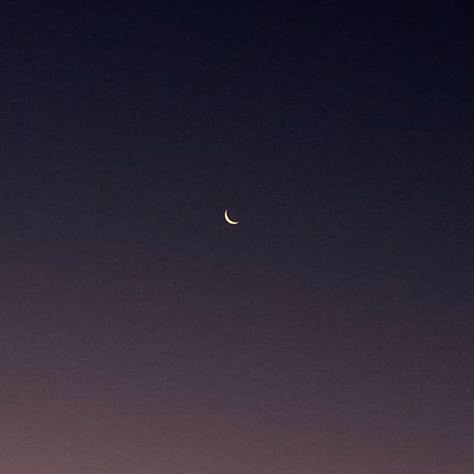 Moon In Night Sky, Night Sky Aesthetic, Satisfy My Soul, Night Sky Moon, Twilight Sky, The Moon Is Beautiful, Sky Moon, Aesthetic Moodboard, Mood And Tone