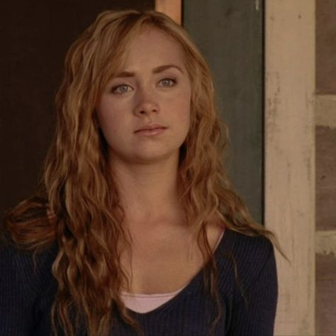 Amber Marshall Hair, Amy Fleming Hair, Amy Heartland, Amy Fleming, Heartland Aesthetic, Western Hair Styles, Jessica De Gouw, Western Hair, Heartland Actors