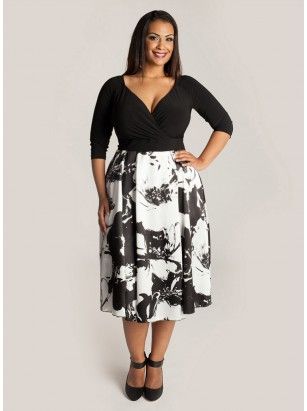 Corrine Plus Size Dress in Film Noir  I'd do different shoes but I love this neckline!!!! Plus Size Dresses Australia, White Plus Size Dresses, Fall Fashion Skirts, Plus Size Clothing Online, Plus Size Summer Outfits, Gaun Fashion, Casual Hijab Outfit, Vestido Plus Size, Plus Size Kleidung