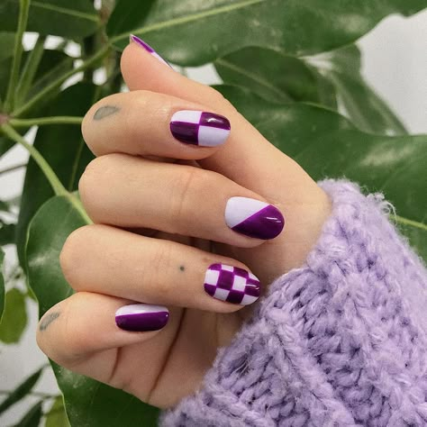 Mismatched Nails Fall, Purple Retro Nails, Two Tone Purple Nails, Alternating Nail Color, Purple Checkered Nails, Simple Fun Nail Designs, Nail Art Short Nails Simple, Multi Design Nails, Spring Nails 2025 Ideas