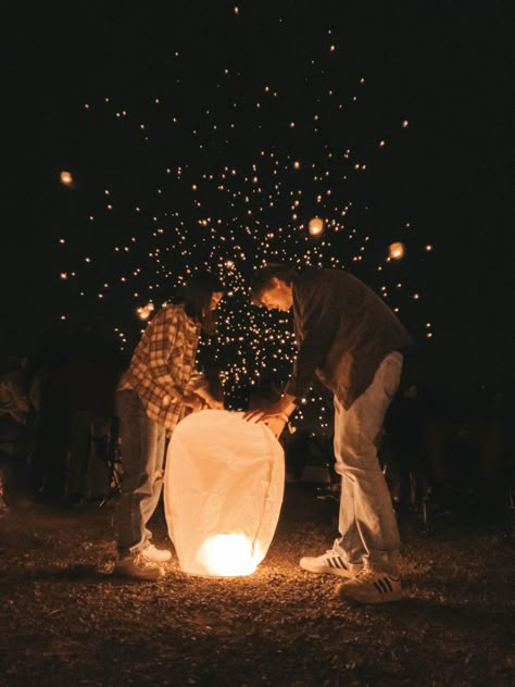 lantern festival tangled couple night lights date idea aesthetic photography wallpaper travel Lantern Festival Picture Ideas, Tangled Proposal, Female Photoshoot, Lantern Wallpaper, Wish Lanterns, Light Fest, Wallpaper Travel, Proposal Pictures, Idea Aesthetic