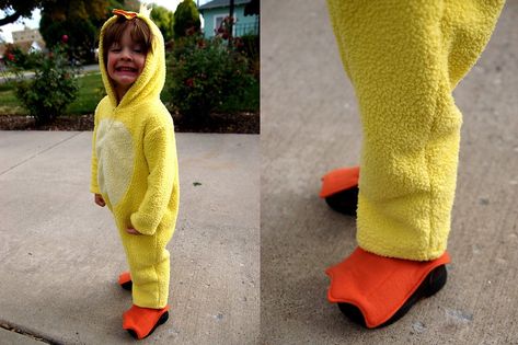 Duck feet - finished! | See the tutorial @ urban-patchwork | Flickr The Wizard Of Oz Costumes, Duck Costume, Duck Crochet, Duck Costumes, Duck Feet, Duck Shoes, Duck Pins, A Halloween Costume, Halloween 2015