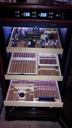 Mmmm cigars! Zigarren Lounges, Man Cave Home Bar, Cuban Cigars, Good Cigars, Pipes And Cigars, Fidel Castro, Cigars And Whiskey, Humidor, Man Cave Garage