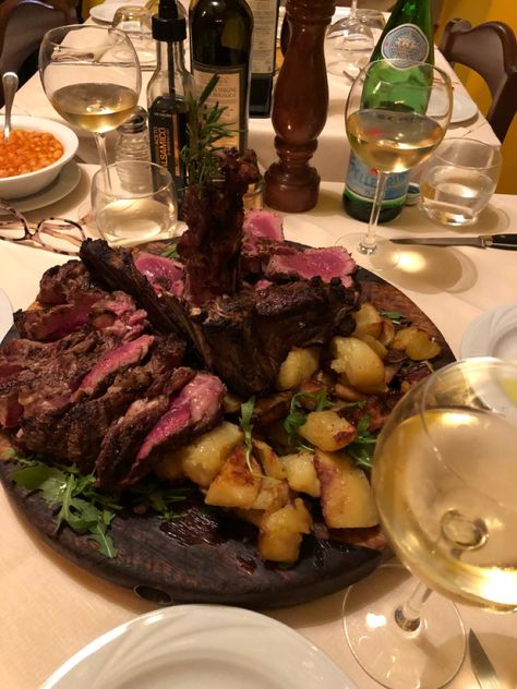 Florentine Steak, Yummy Comfort Food, Photo Insta, Comfort Food, Steak, Vision Board, In Italy, Meat, Italy