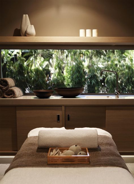 Home Spa Ideas, Massage Room Design, Spa Massage Room, Massage Room Decor, Home Spa Room, Dreams Spa, Esthetician Room Decor, Esthetics Room, Casa Cook