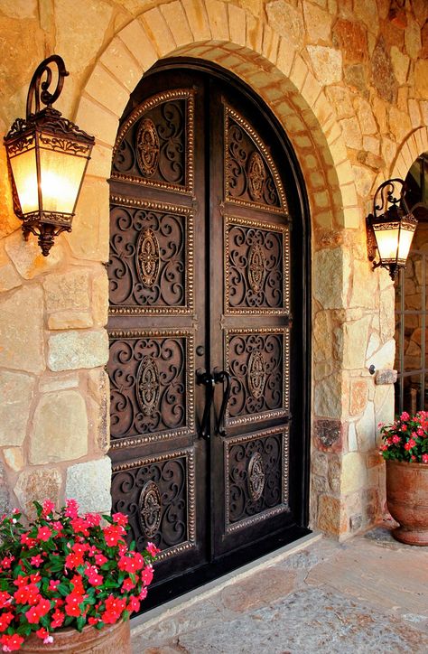 Mediterranean Front Doors, Modern Mediterranean Decor, Tuscan Interior, Mediterranean Home Interior, Modern Mediterranean Homes, Mediterranean Mansion, Metal Front Door, Mediterranean Interior, Tuscan Design