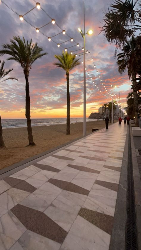 📍Benidorm,Spain Sunset Spain, Benidorm Spain, Spain Aesthetic, Spain Holidays, Holiday Places, Sky Pictures, Benidorm, Dream Travel Destinations, Holiday Pictures