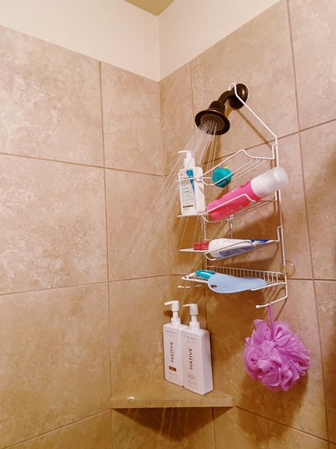 Preppy Shower Background, Shower Preppy, Shower Tips For Teens, Shower Loofah Aesthetic, Preppy Shower Tok, Shower Loofah, Bamboo Shower Caddy Shelves, Teen Skincare, Skin Care Products Design