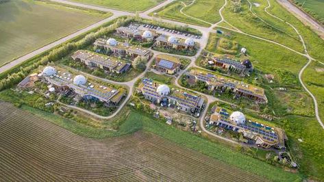 I live in a modern EcoVillage and it's pretty much the real-world Shire - Imgur Eco Village Design, Eco Village Community, Village Design, Homemade Generator, Eco House Design, Eco Village, Intentional Community, Earthship Home, Bohemian Garden