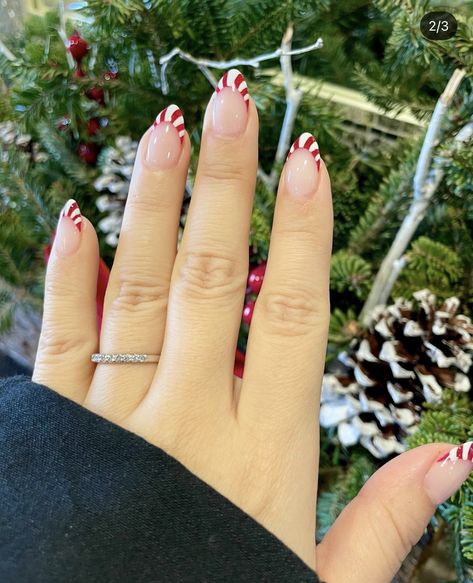 Cute Simple Christmas Nails Almond, Peppermint Tip Nails, Christmas Nail Inspo Snowflake, Simple But Cute Christmas Nails, Christmas Nails Acrylic Short Almond, Christmas Nails Candy Cane French Tip, Candy Cane French Tips, Simple Christmas Nail Designs Acrylic, Christmas Nails For Teens