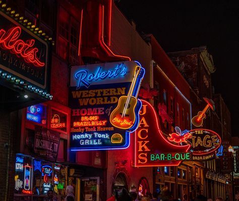 Nashville Attractions, Nashville Bars, Living In Nashville, Music Row, Adventurous Things To Do, Nashville Trip, Downtown Nashville, Andrew Jackson, Faith Hill