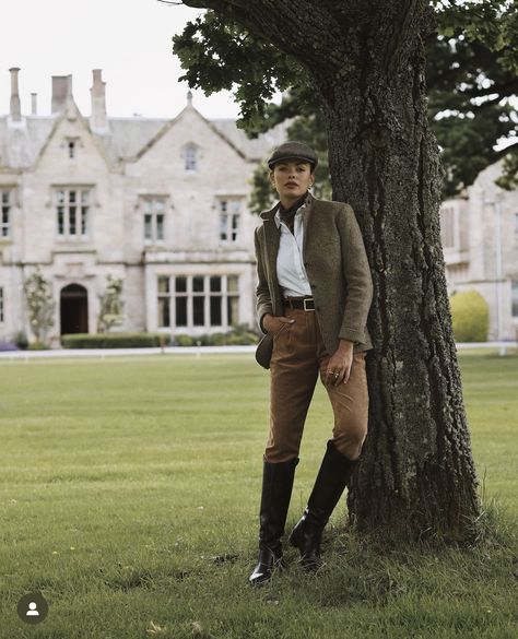 English Countryside Aesthetic Outfit, British Countryside Aesthetic Outfits, Old Money Countryside Outfit, Elegant Country Outfits, British Autumn Aesthetic, British Countryside Fashion, English Countryside Outfit, British Countryside Aesthetic, British Style Outfits