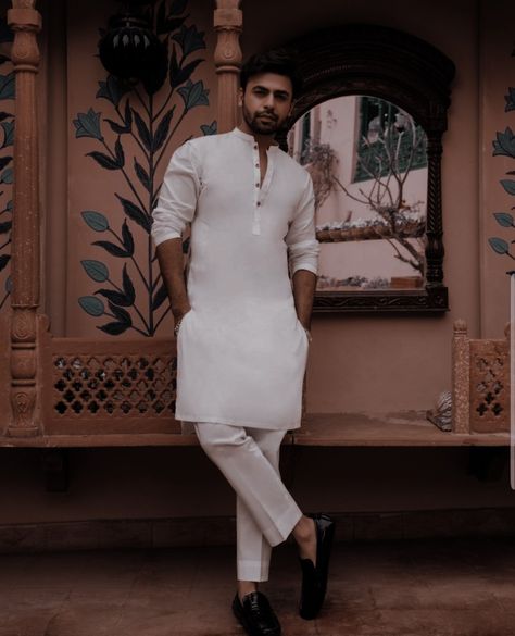 Poses For Men In Kurta, Mrg Photography, Kurta Poses, White Indian Outfit, Fake Dp, Loafers Men Outfit, Indian Wedding Clothes For Men, Handsome Italian Men, Mens Indian Wear